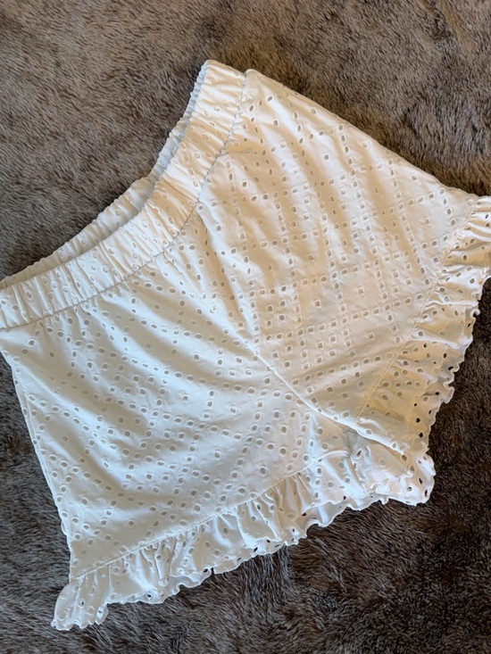 Vero Moda Pants - Vero Moda Cream Eyelet Ruffle Mini Skirt